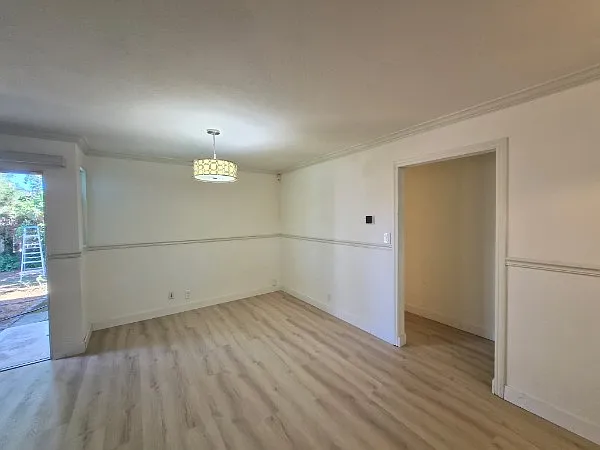 4890 Castlewood Dr — Photo 3