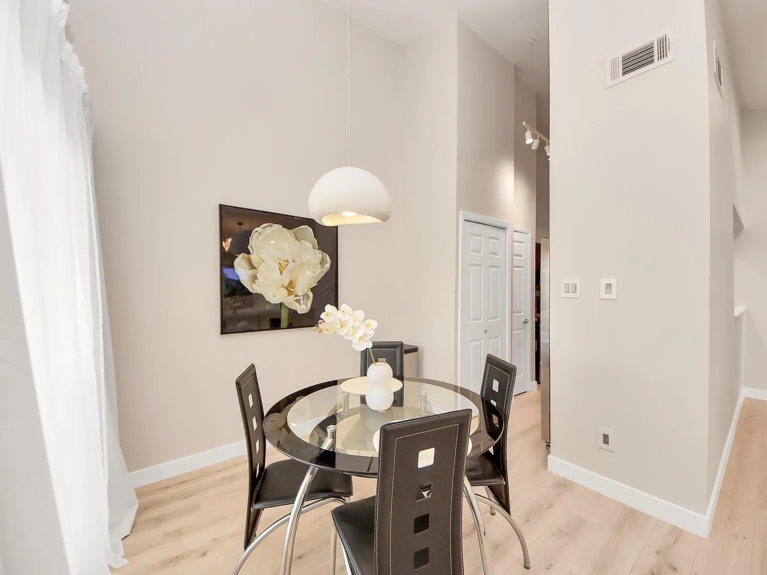 1 bed, 1.0 bath, 987 sqft, $1,650 — Photo 4
