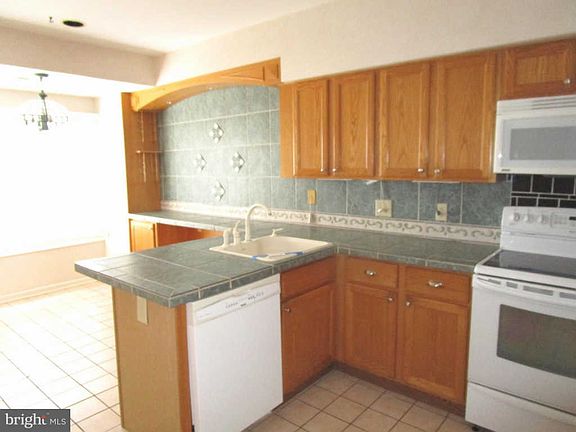 5th image of 1110 Oyster Cove Dr