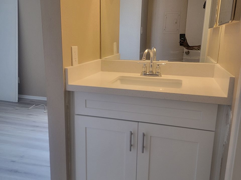 Ensuite bathroom #1