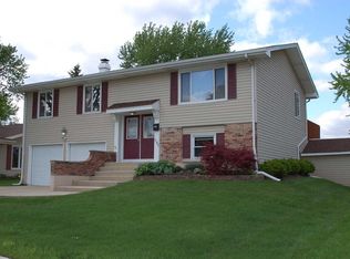 1180 Rosedale Ln, Hoffman Estates, IL 60169