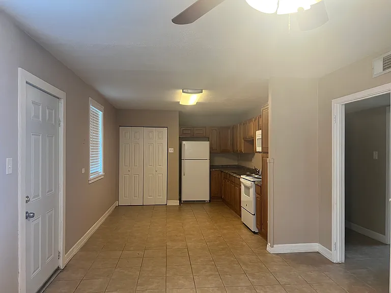 2110 Willow St — Photo 11
