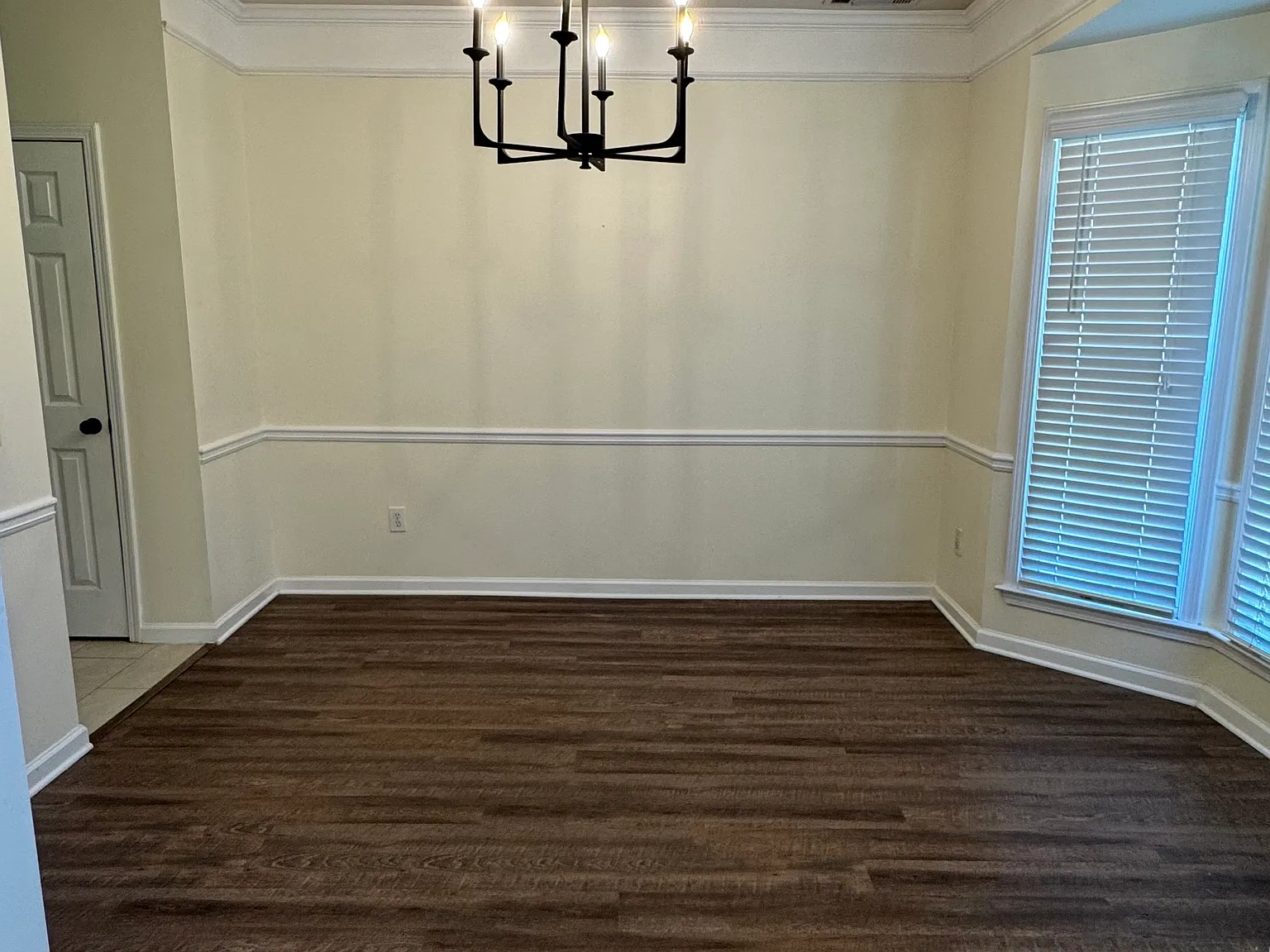 10295 Medridge Cir — Photo 4
