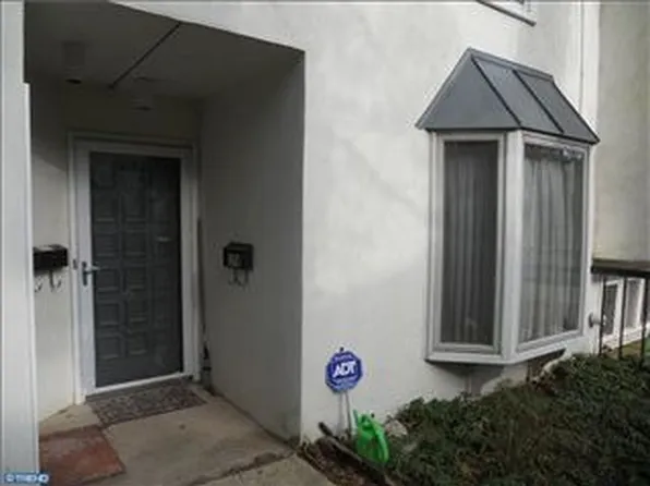 176 E Kenilworth Cir, Newtown Square, PA 19073