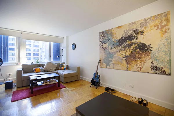 Rented by Avenues Real Estate | media 9