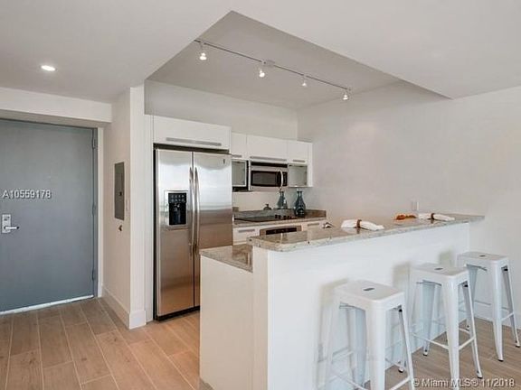 4th image of 601 NE 36th St APT 903