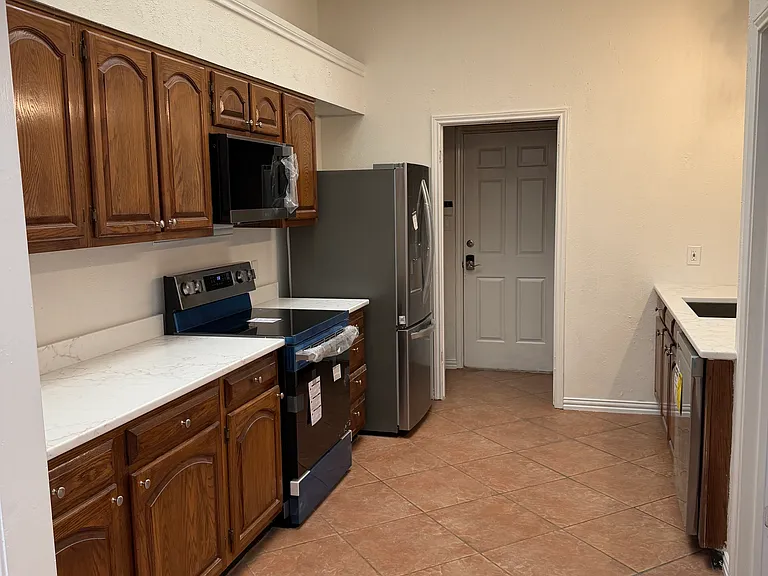 2525 Stanford Ct — Photo 12