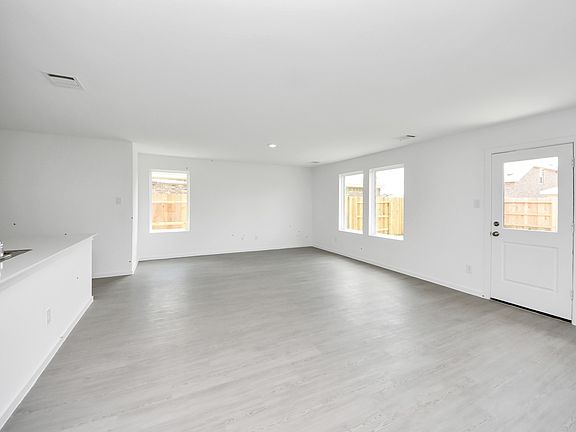 3rd image of 3005 Fantasy Terrace Dr