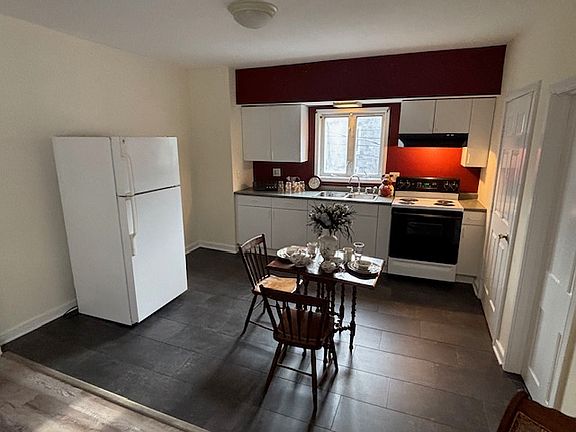 Eat-in Kitchen