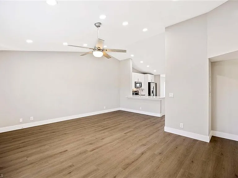 707 Neapolitan Way #707 — Photo 4