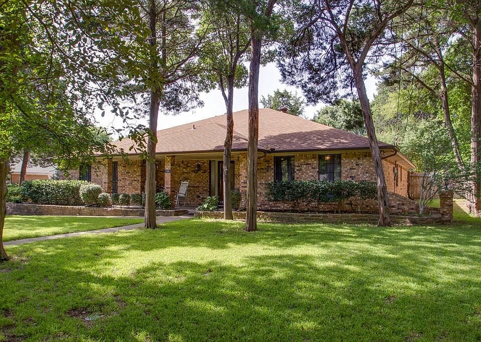 Spacious lot gives a feeling of serenity.