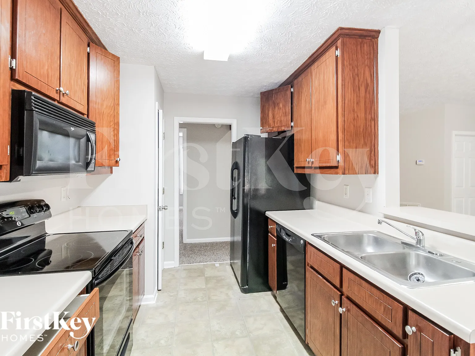3 bed, 2.0 bath, 1366 sqft, $2,210 — Photo 3