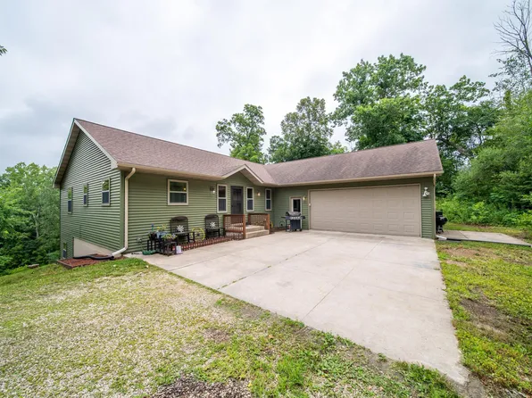 44104 County Road 12, Dakota, MN 55925