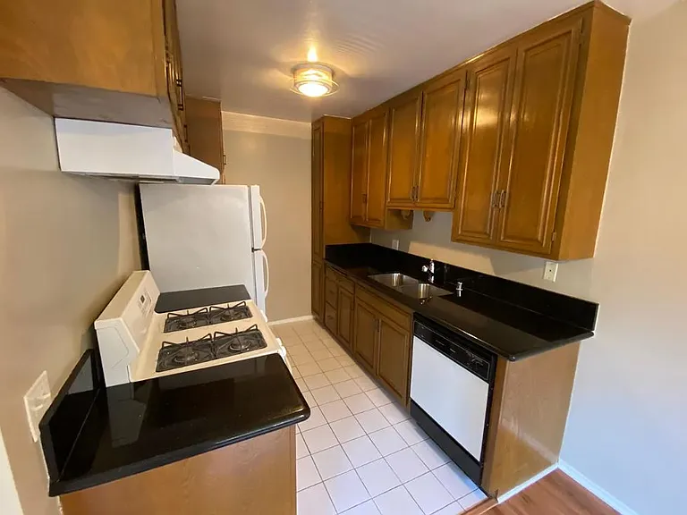 1237 Amherst Ave #8 — Photo 7