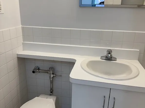 320 West 30th Street image 15 of 17