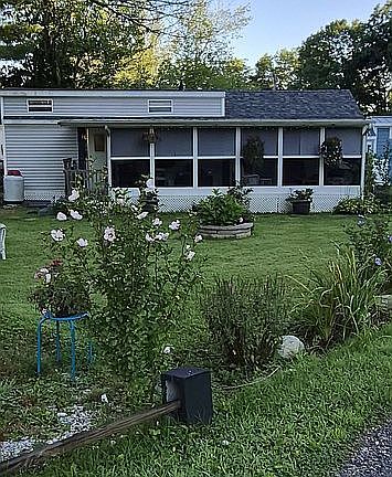2nd image of 1742 Exeter Rd
