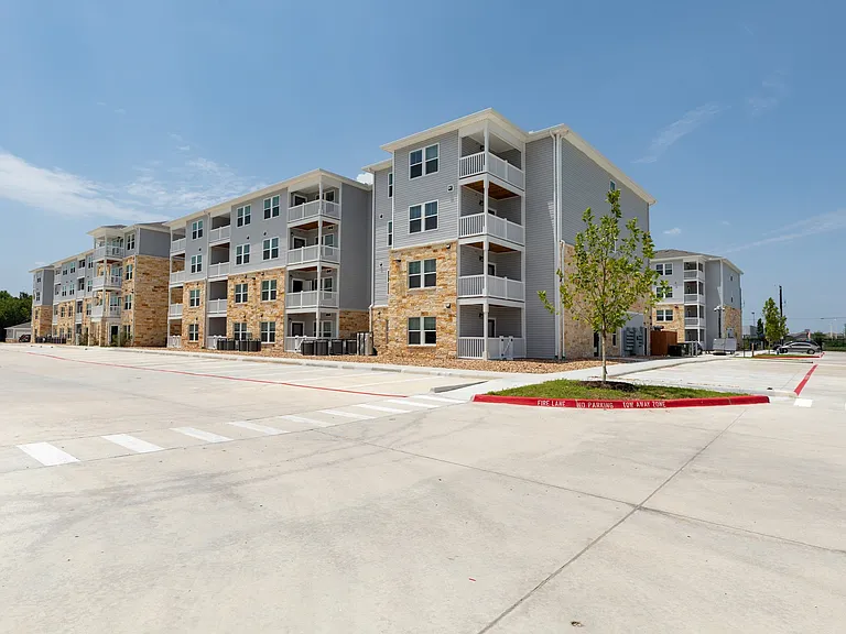 Cordova Apartments — Photo 38