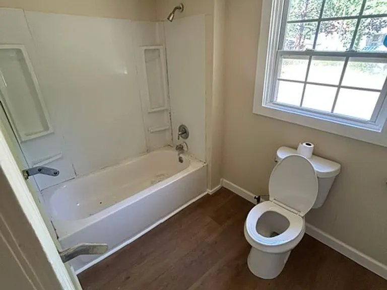 82 Maple St — Photo 5