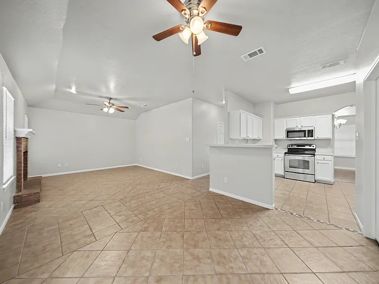 1202 Frio St — Photo 6