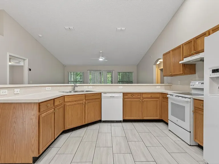 1648 Glen Laurel Dr — Photo 10