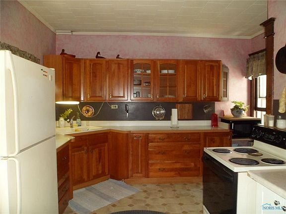 5th image of 108 S Pleasant St