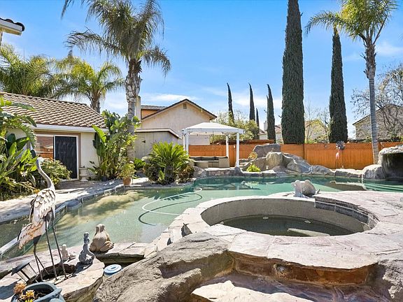 2nd image of 573 Rosewood Ct