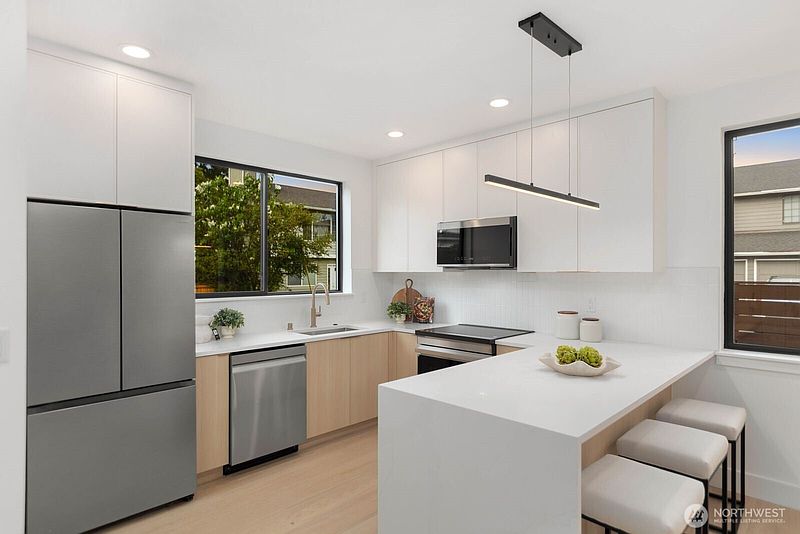 4th image of 9026 Corliss Avenue N