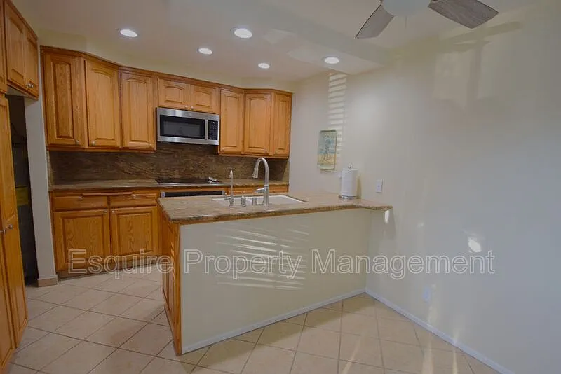 2 bed, 1.0 bath, 810 sqft, $2,550 — Photo 3