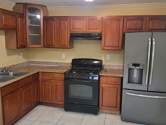 5th image of 8649 Grant St