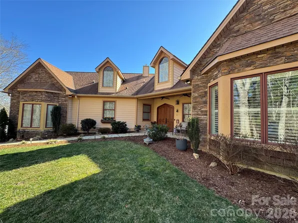 628 Vista Falls Rd, Mills River, NC 28759