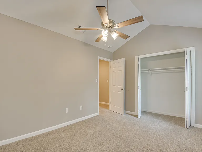 120 Chalet North Ct — Photo 18