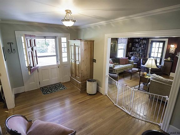 5th image of 240 Vineyard Ave