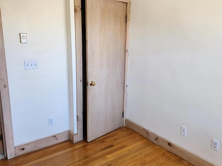 43 Ivaloo St #6 — Photo 5