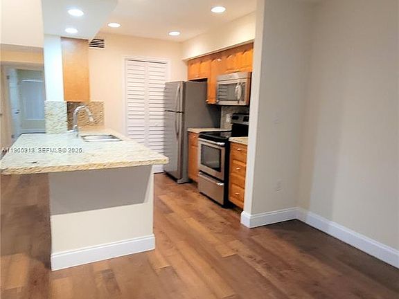 4th image of 2420 NW 33rd St APT 1008