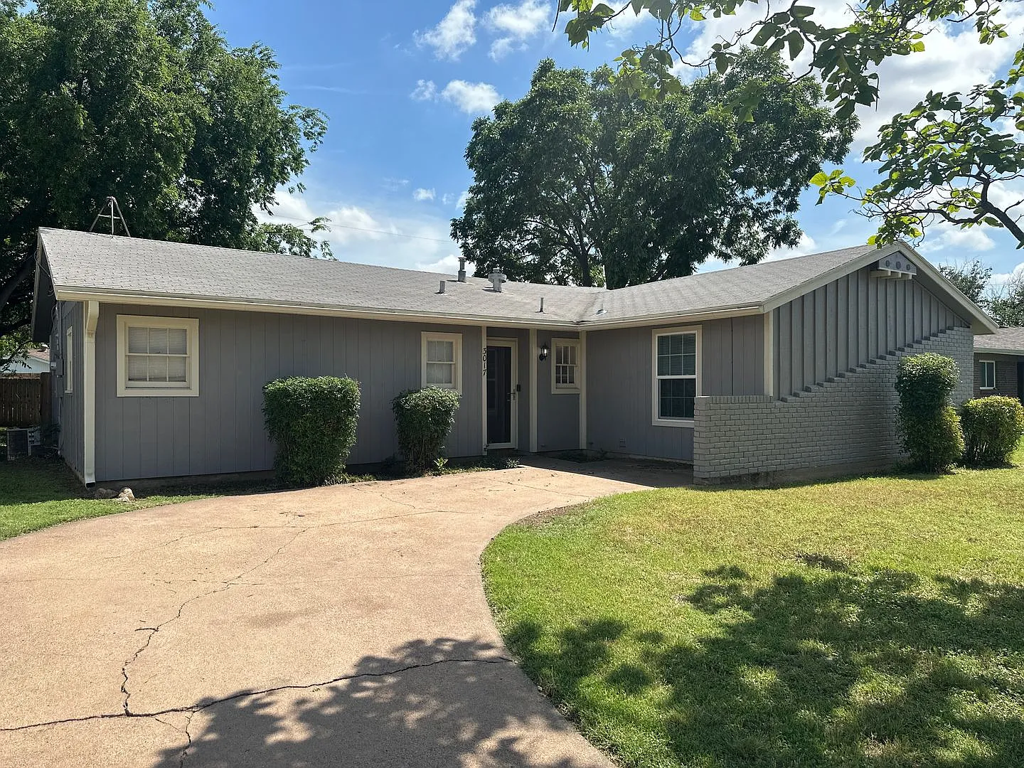 4 bedroom, 2 bath! — Photo 4