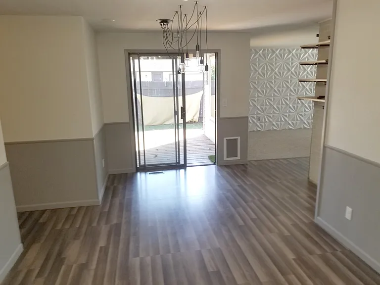 510 S Phillippi St — Photo 17