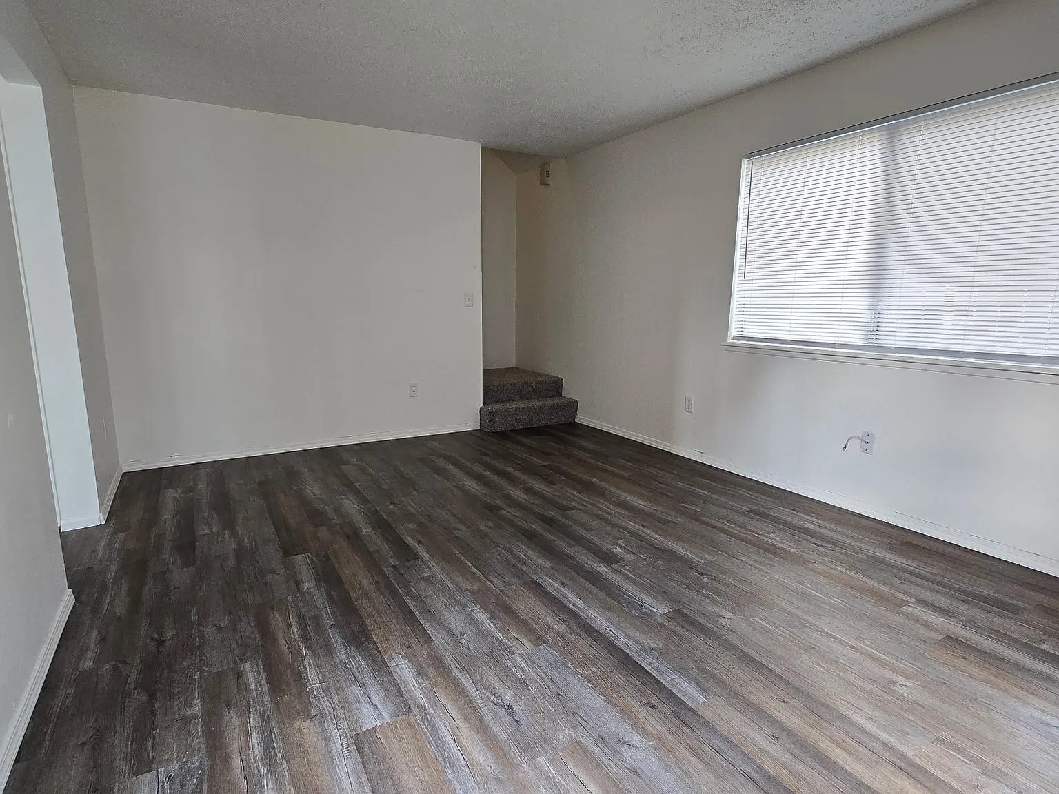 2 bed, 1.5 bath, 950 sqft, $1,295 — Photo 3