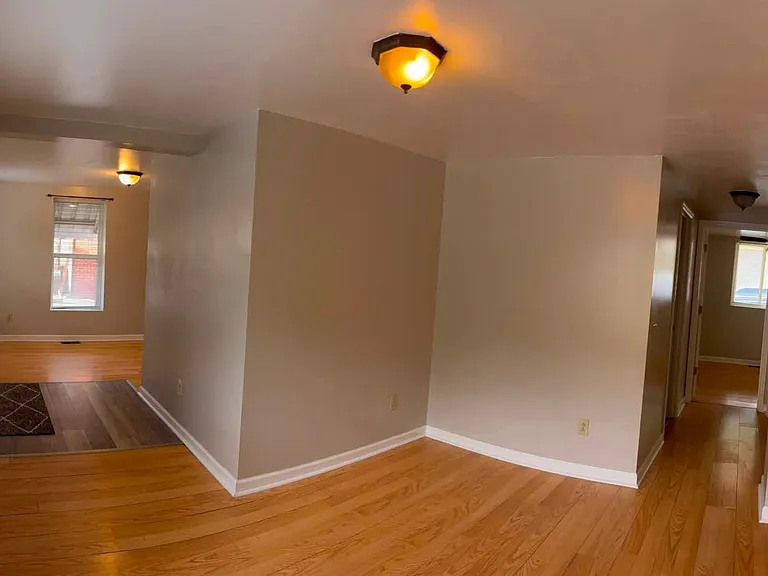 130 Robinson Aly #A — Photo 8