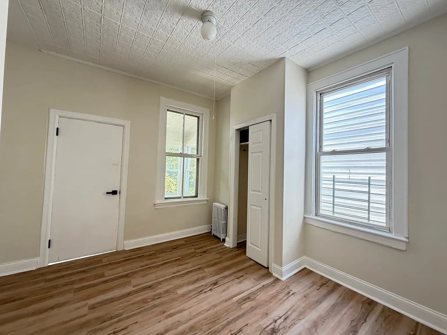 3 bed, 1000 sqft, $2,500 — Photo 4