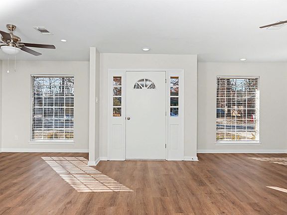3rd image of 6911 Briarwood Dr