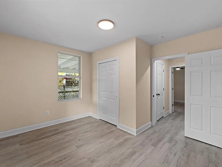 2825 N Taliaferro Ave — Photo 8