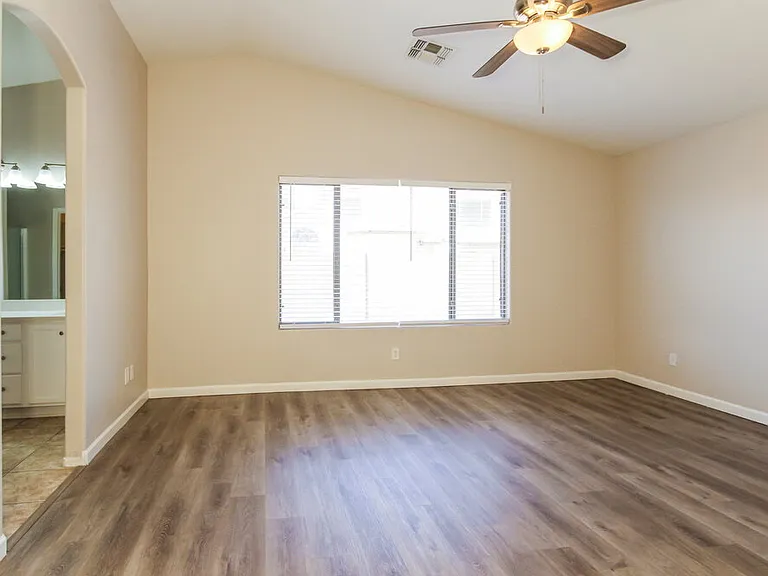 7334 W Lamar Rd — Photo 8