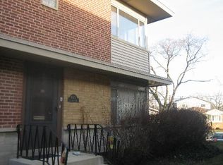 9535 Gross Point Rd #C, Skokie, IL 60076