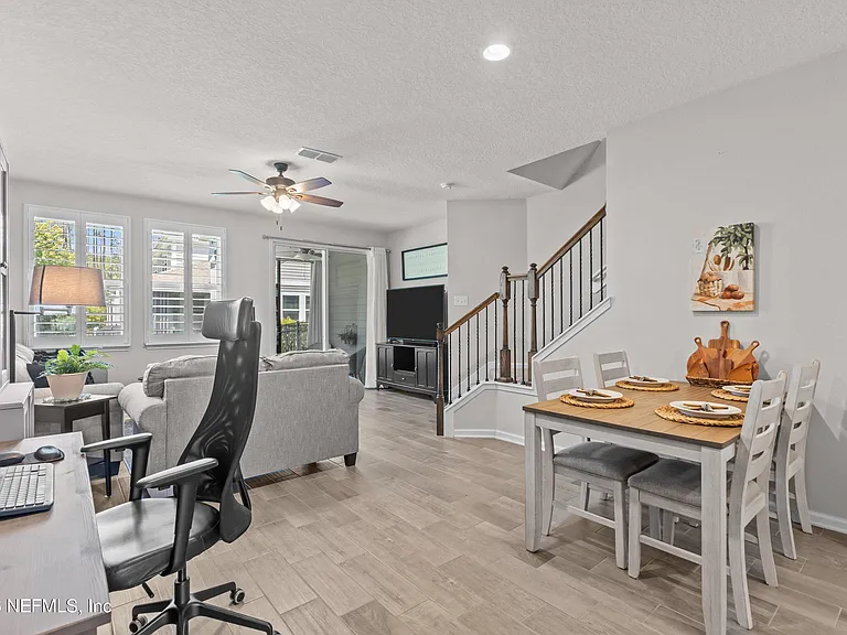 30 Bush Pl — Photo 8
