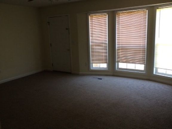 3rd image of 225 Taylors Ln