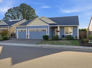 329 S 7th St, Carlton, OR 97111