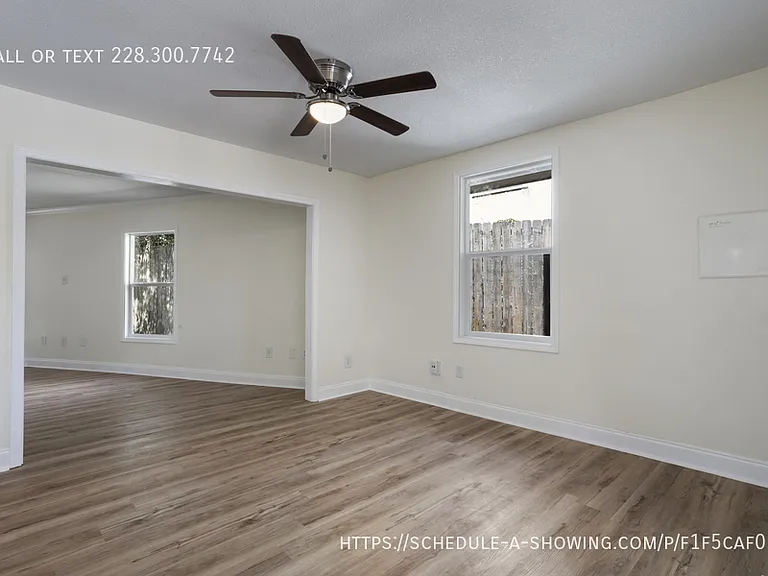 122 Carroll Ave — Photo 16