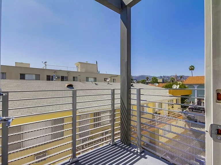 6546-6548 1/2 La Mirada Ave — Photo 17