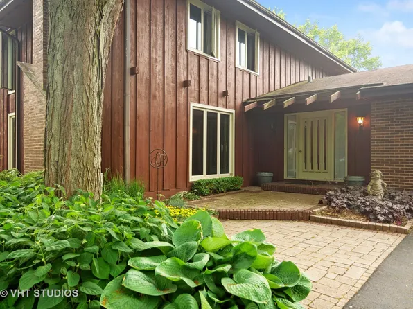 9 Golfview Ln, Barrington, IL 60010