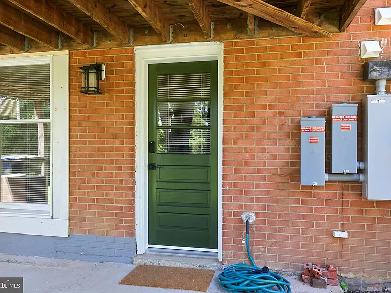 414 Madison Ct SE — Photo 4